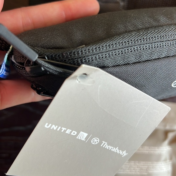 (4/$10) United Airlines Polaris Therabody Amenity Kit Cross Body Belt Bag - Picture 4 of 7